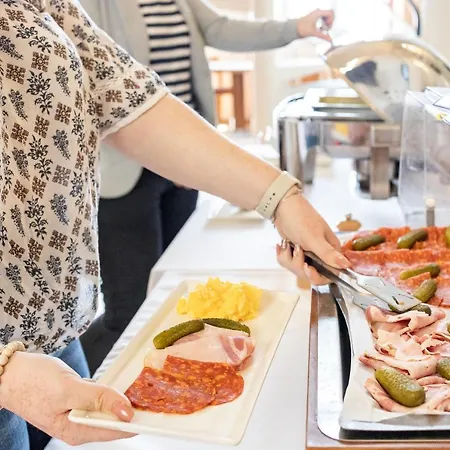 Les Terrasses Poulard Отель 3*