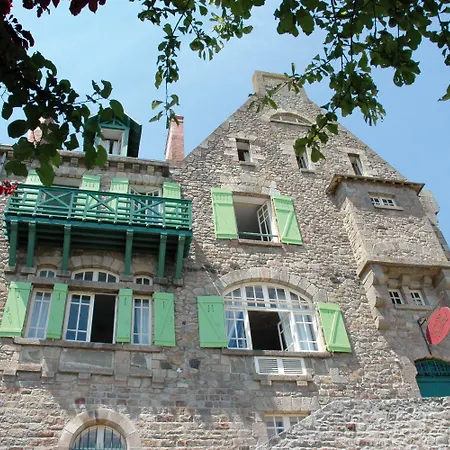 Les Terrasses Poulard Отель