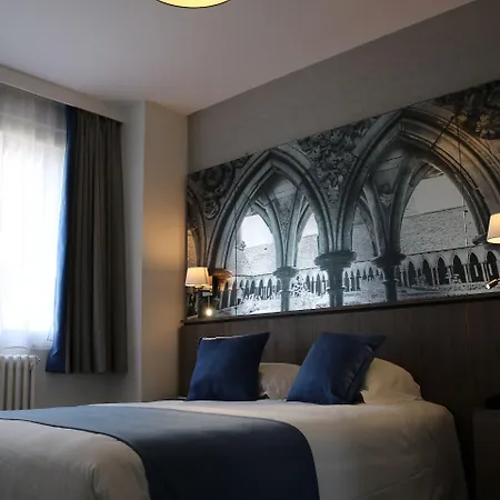 Отель Les Terrasses Poulard 3*