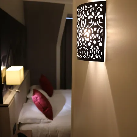 Отель Les Terrasses Poulard 3*