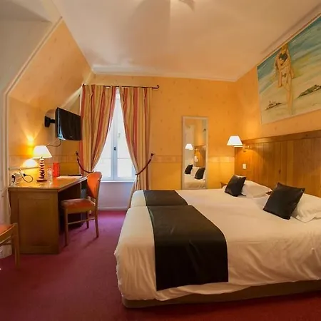 Отель Les Terrasses Poulard 3*