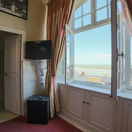 Отель Les Terrasses Poulard