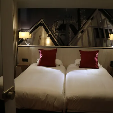 Les Terrasses Poulard Hotel 3*