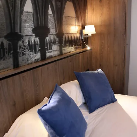 Les Terrasses Poulard Hotel 3*