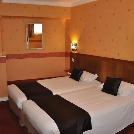 Les Terrasses Poulard Hotel 3*